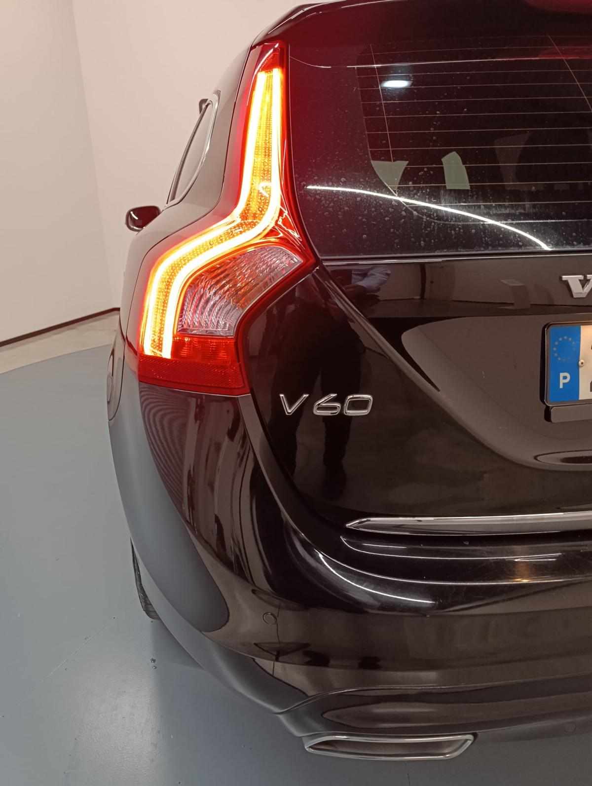 volvo-v60-2018-diesel-2400cc