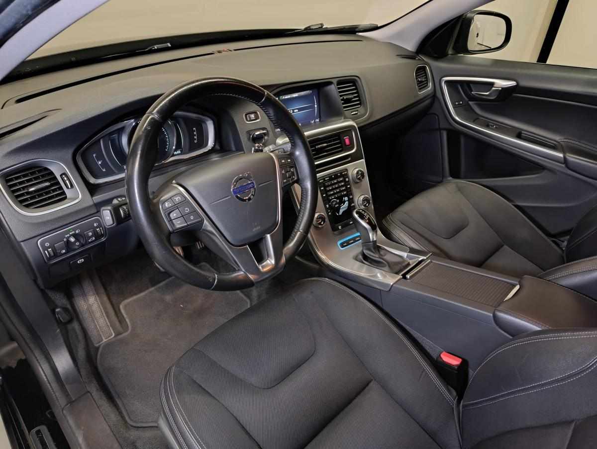 volvo-v60-2018-diesel-2400cc