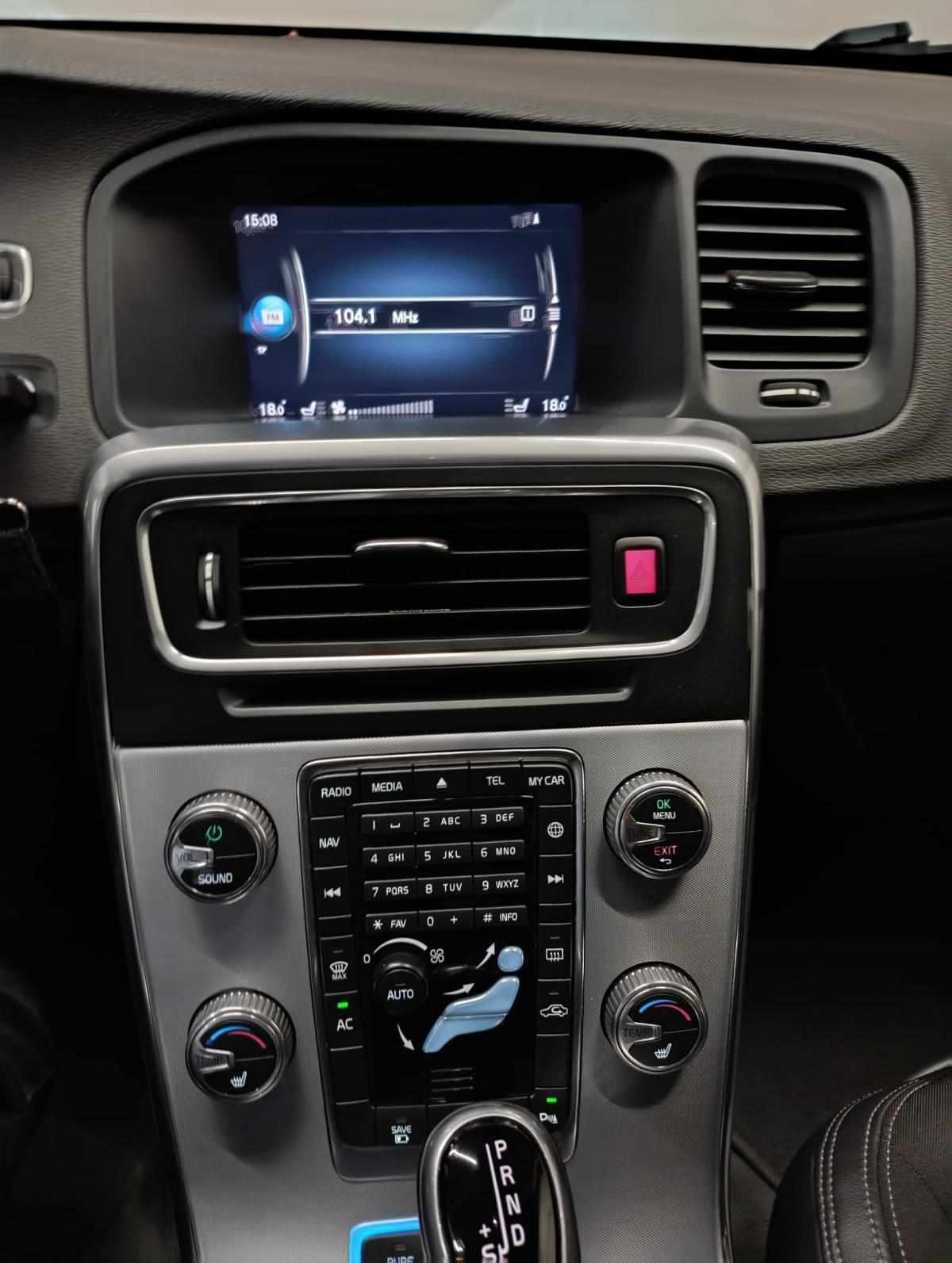 volvo-v60-2018-diesel-2400cc