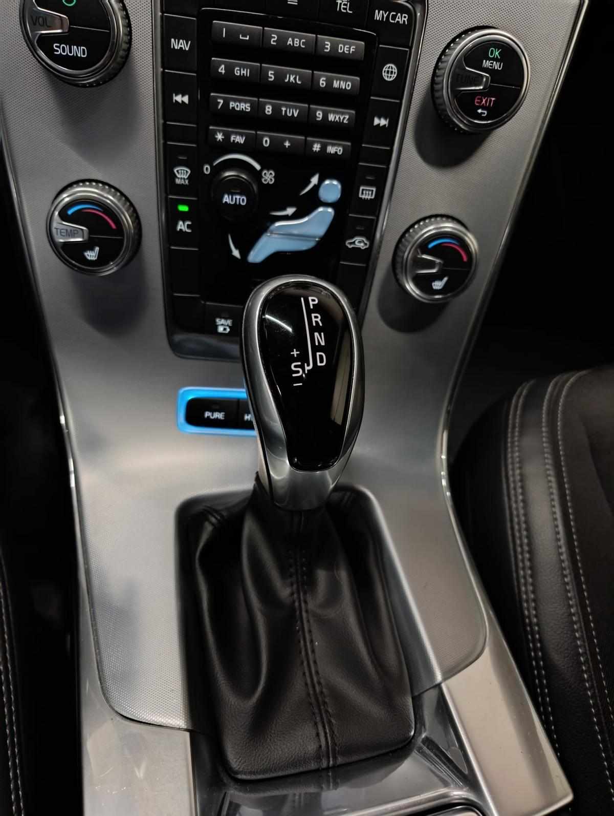volvo-v60-2018-diesel-2400cc