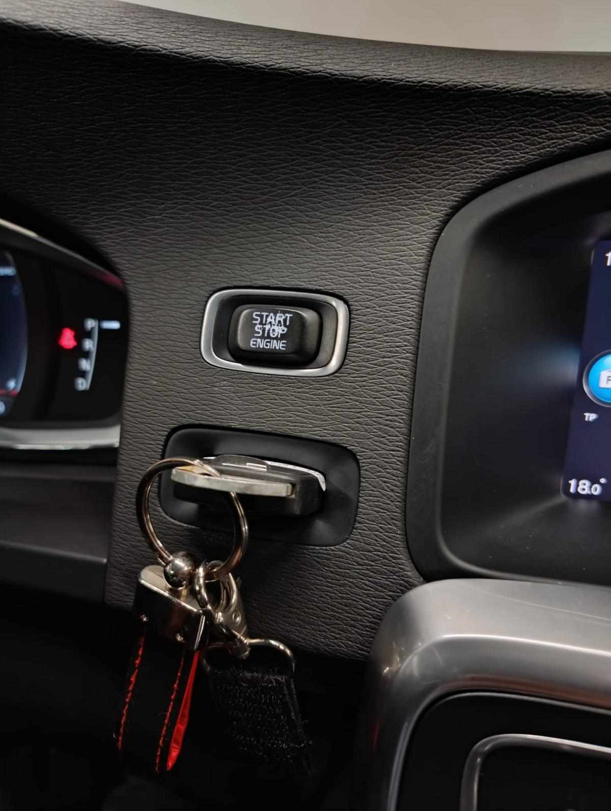volvo-v60-2018-diesel-2400cc
