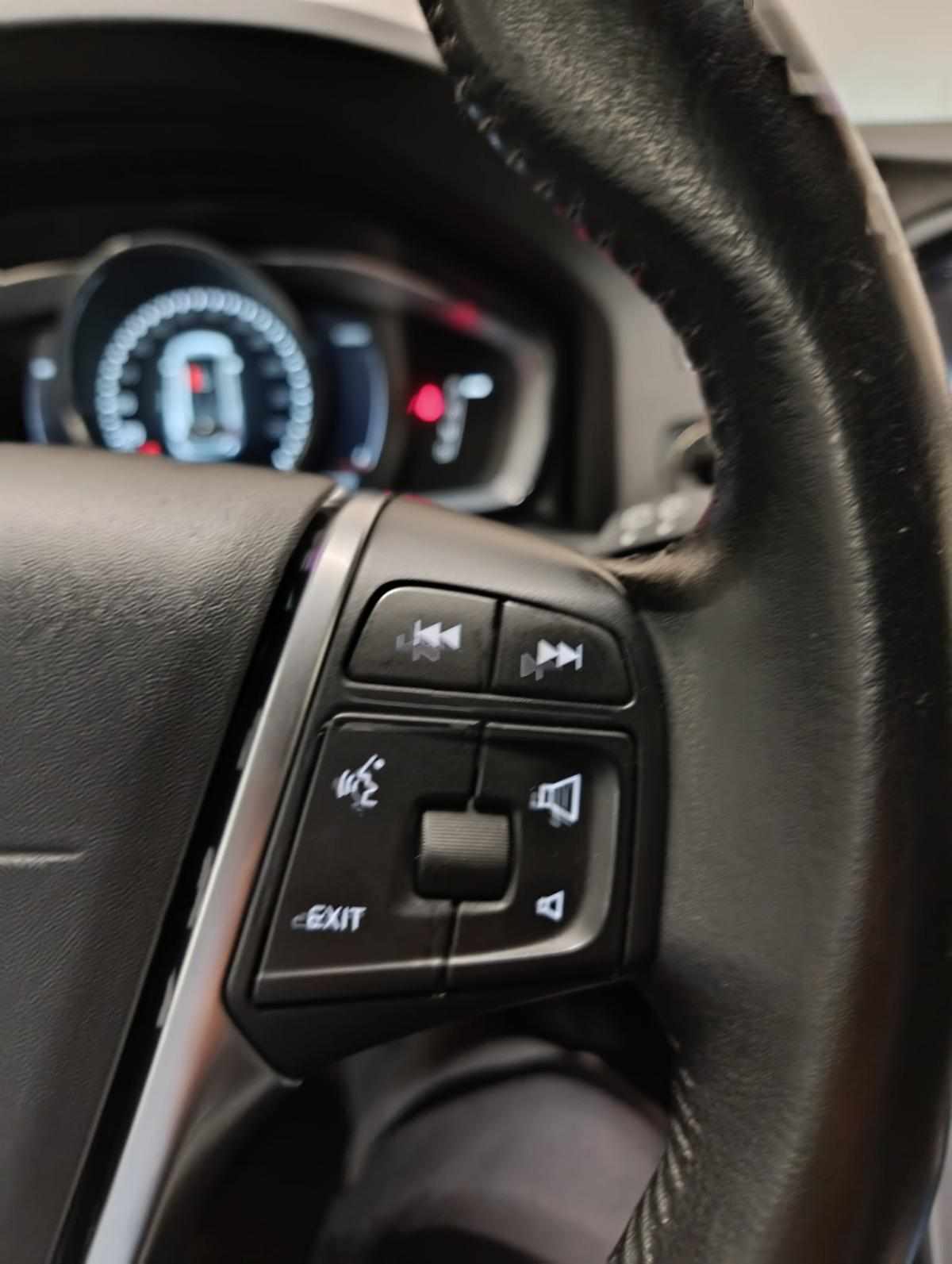 volvo-v60-2018-diesel-2400cc