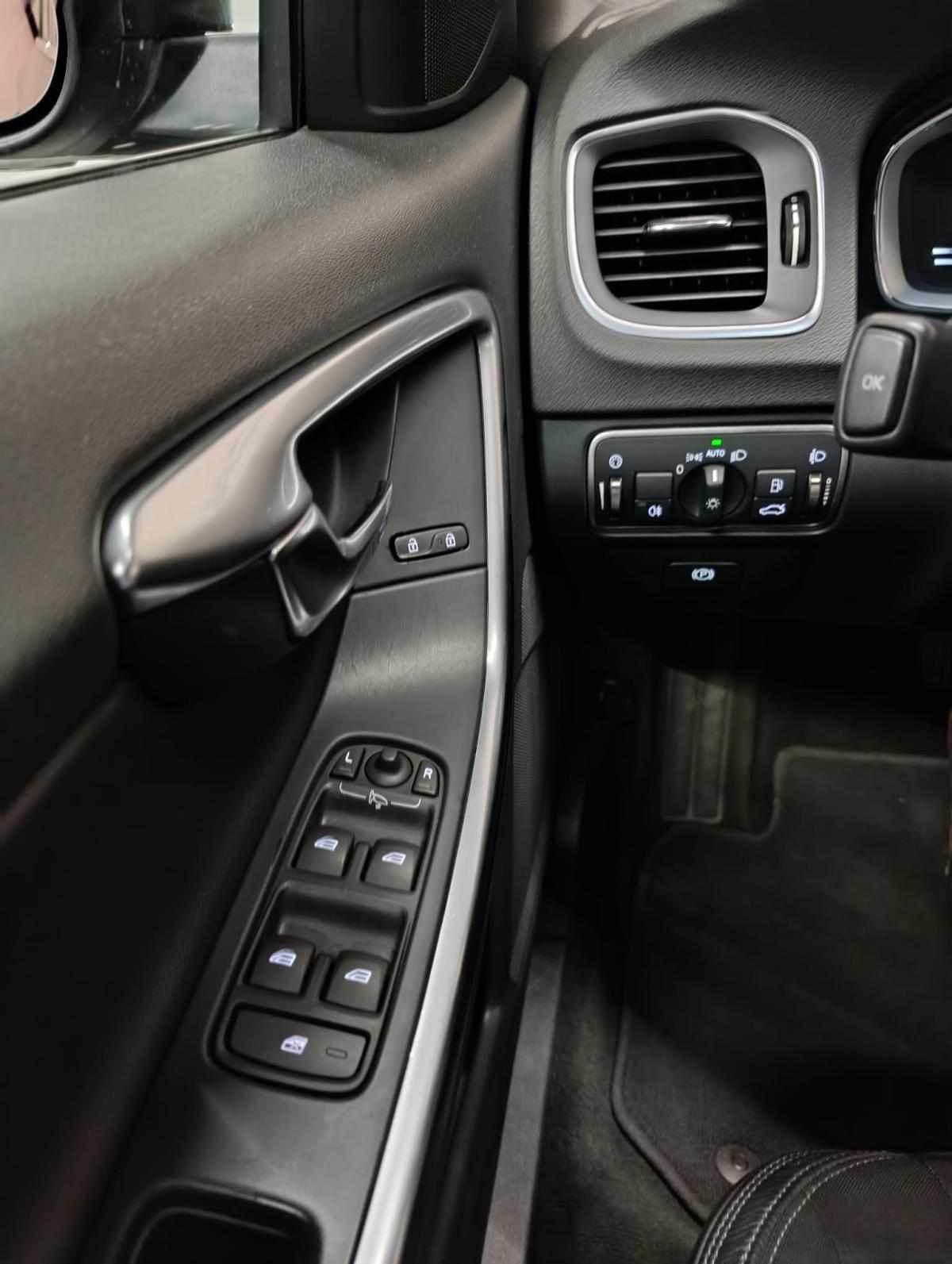 volvo-v60-2018-diesel-2400cc