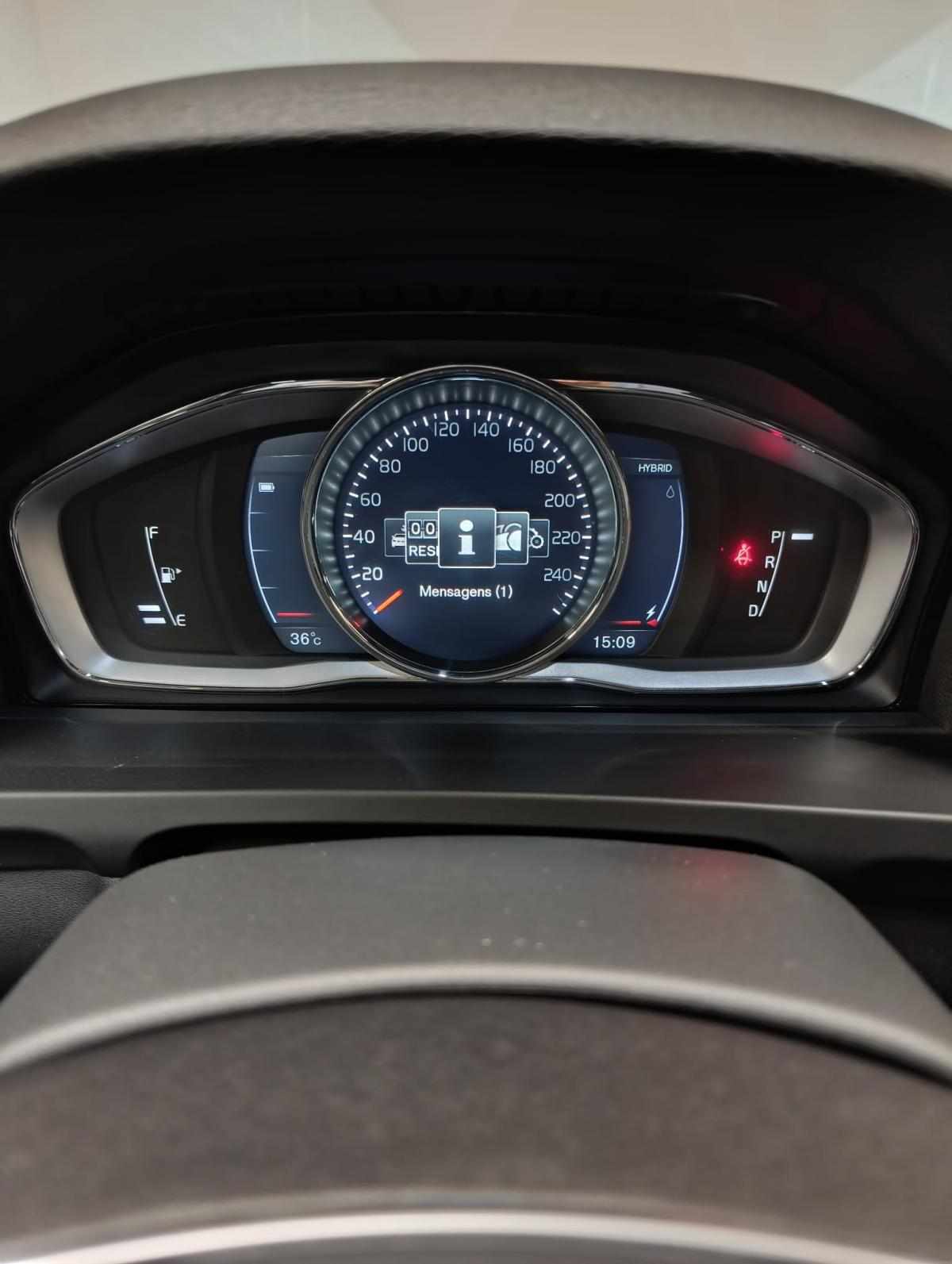 volvo-v60-2018-diesel-2400cc
