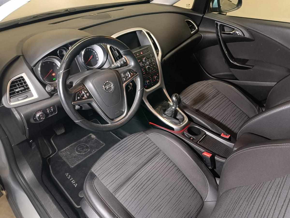 opel-astra-sport-tourer-2014-diesel-1598cc