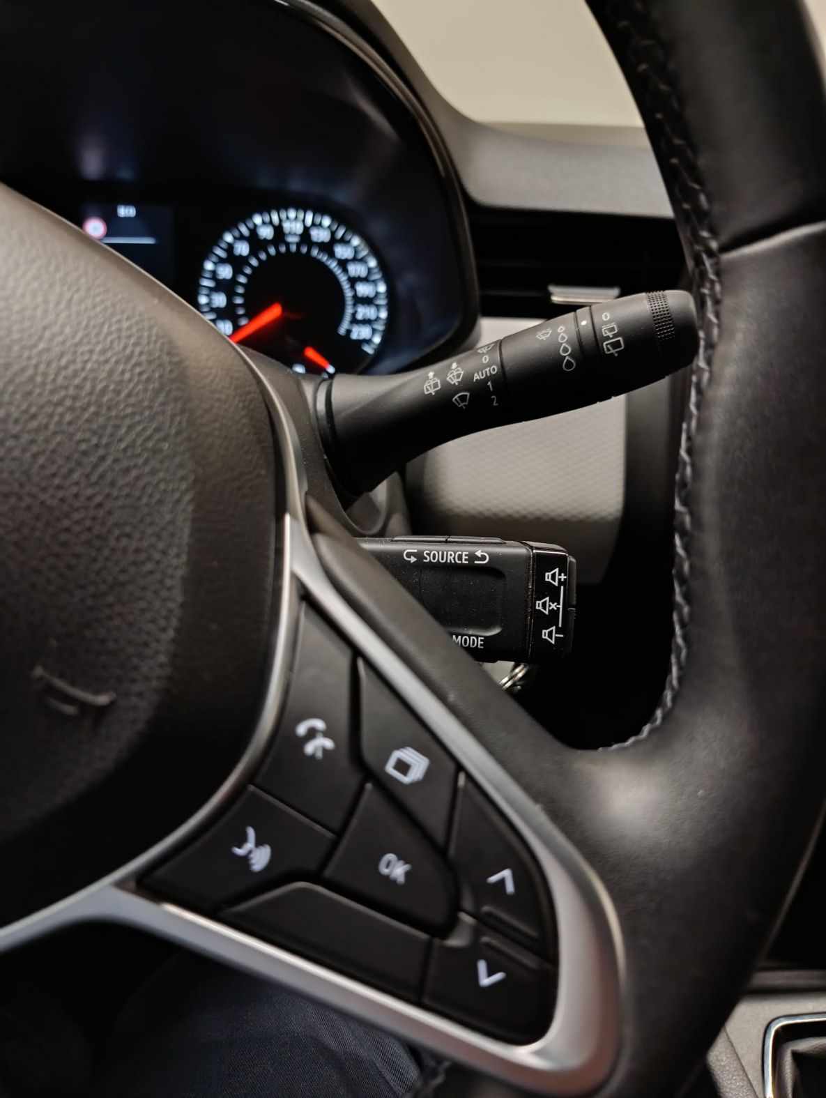 renault-clio-1-0-tce-2023-gasolina-999cc