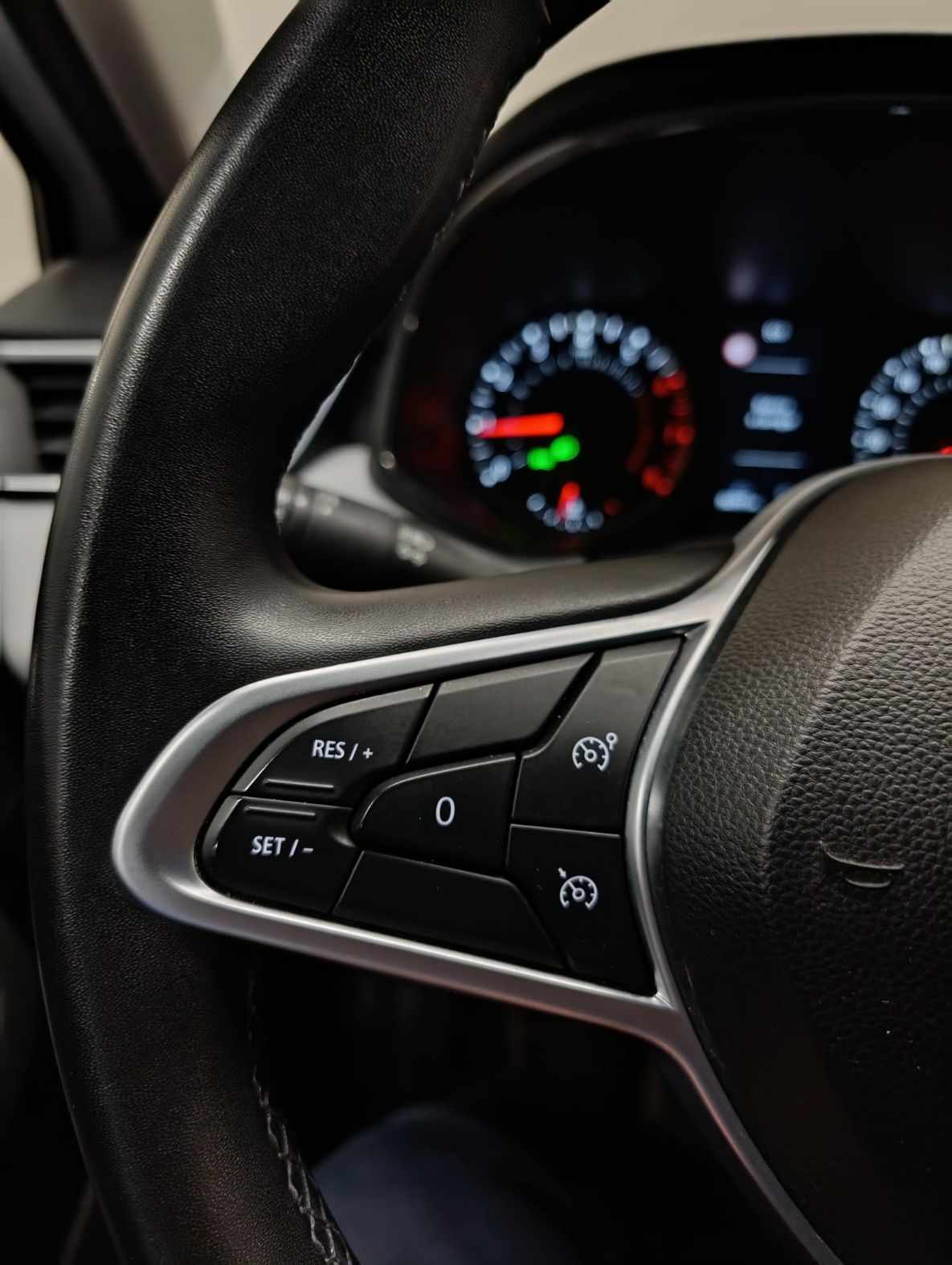 renault-clio-1-0-tce-2023-gasolina-999cc