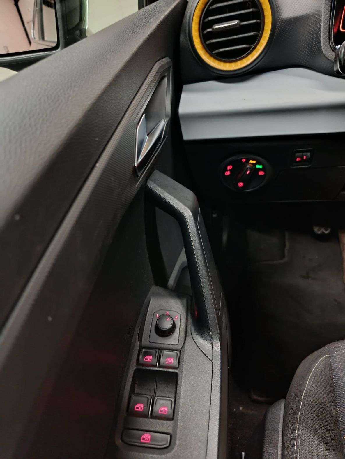 seat-arona-2023-gasolina-999cc