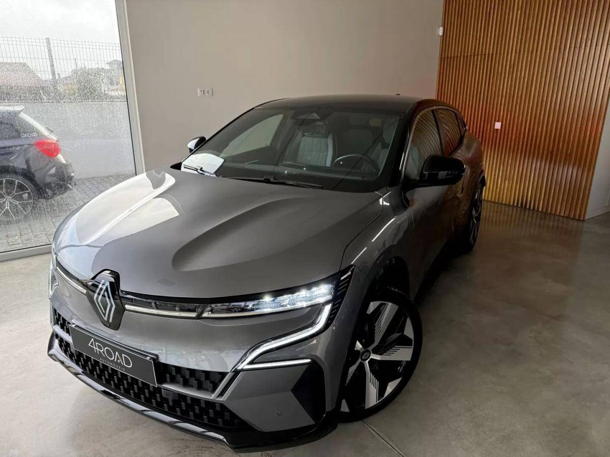renault-megane-e-tech-2023-eletrico-200cc