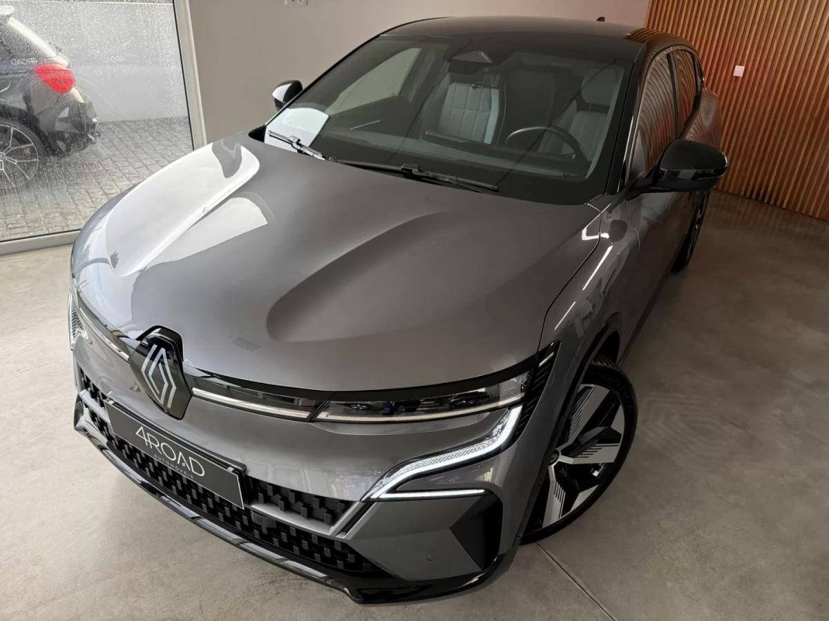 renault-megane-e-tech-2023-eletrico-200cc