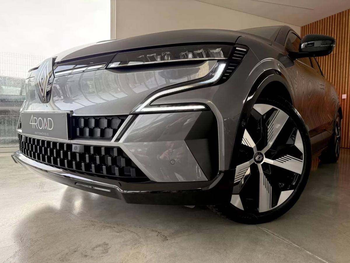 renault-megane-e-tech-2023-eletrico-200cc