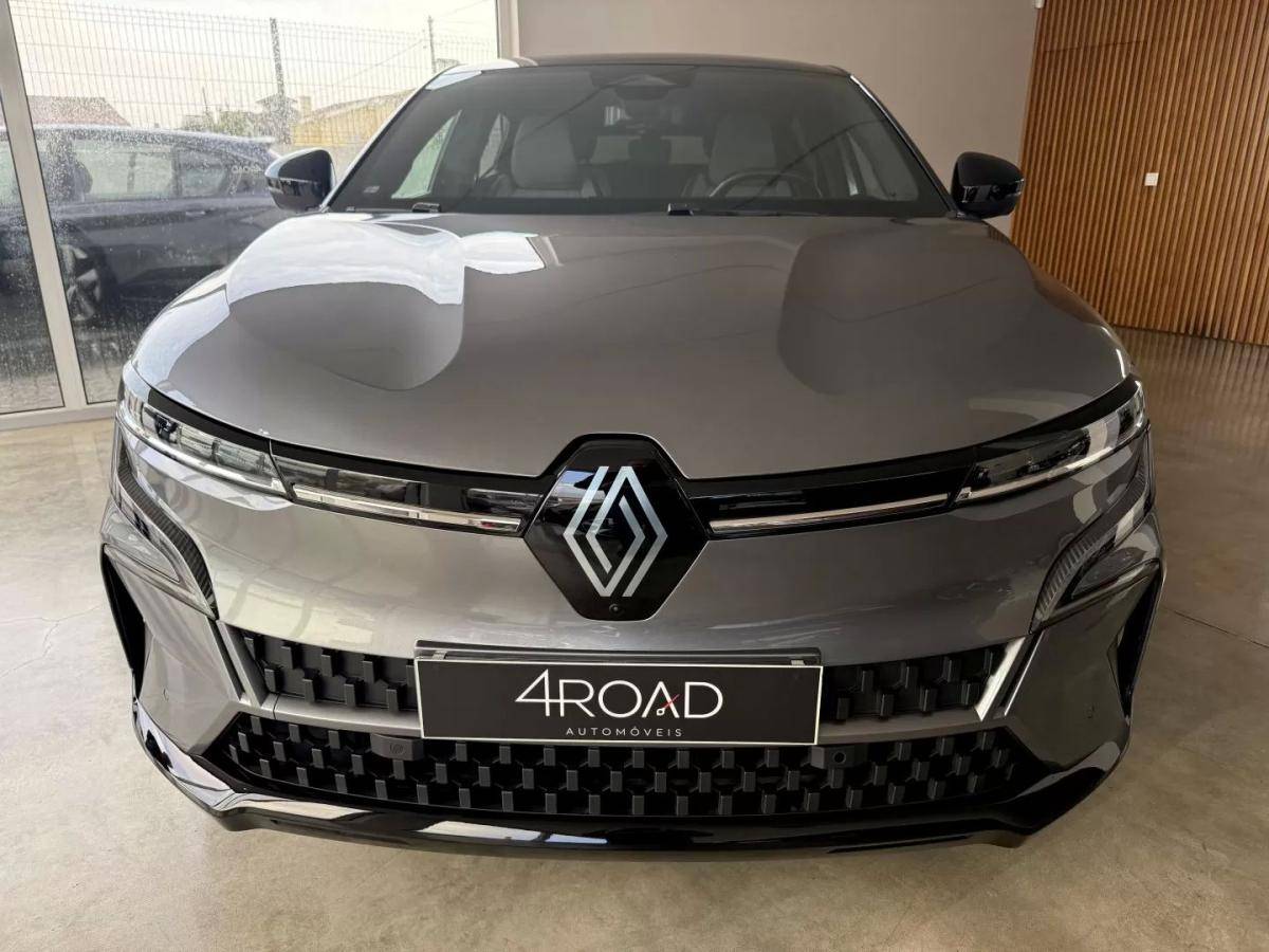 renault-megane-e-tech-2023-eletrico-200cc