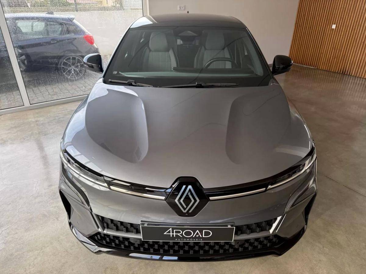renault-megane-e-tech-2023-eletrico-200cc