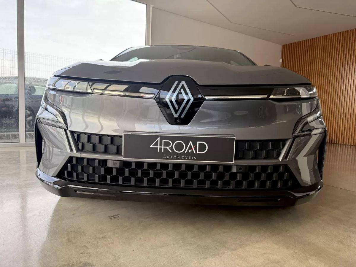 renault-megane-e-tech-2023-eletrico-200cc
