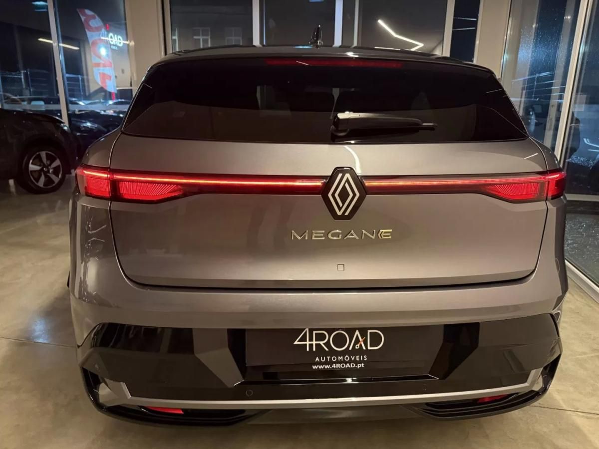 renault-megane-e-tech-2023-eletrico-200cc