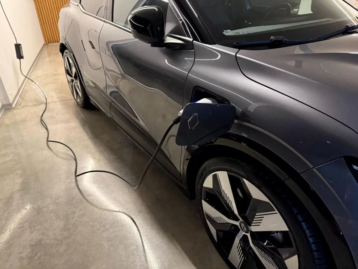 renault-megane-e-tech-2023-eletrico-200cc