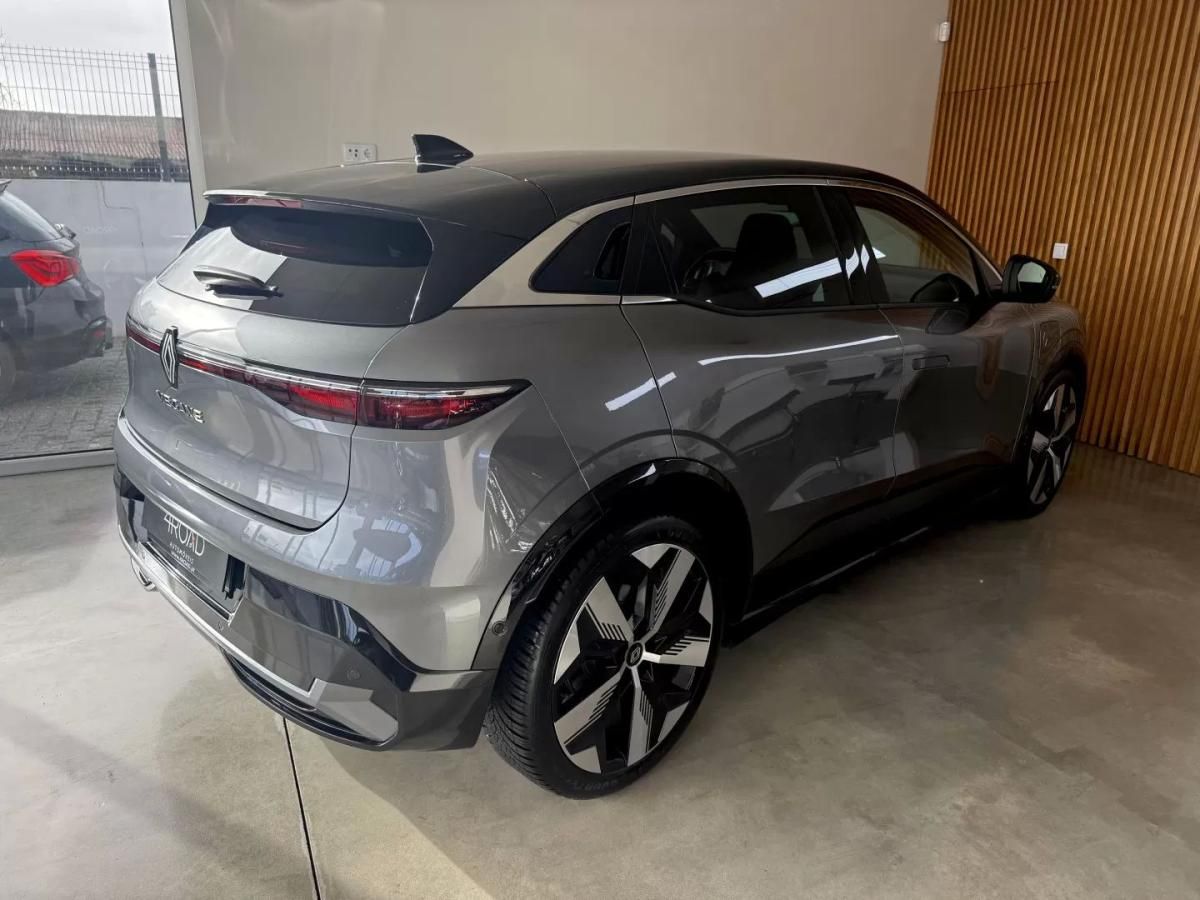 renault-megane-e-tech-2023-eletrico-200cc