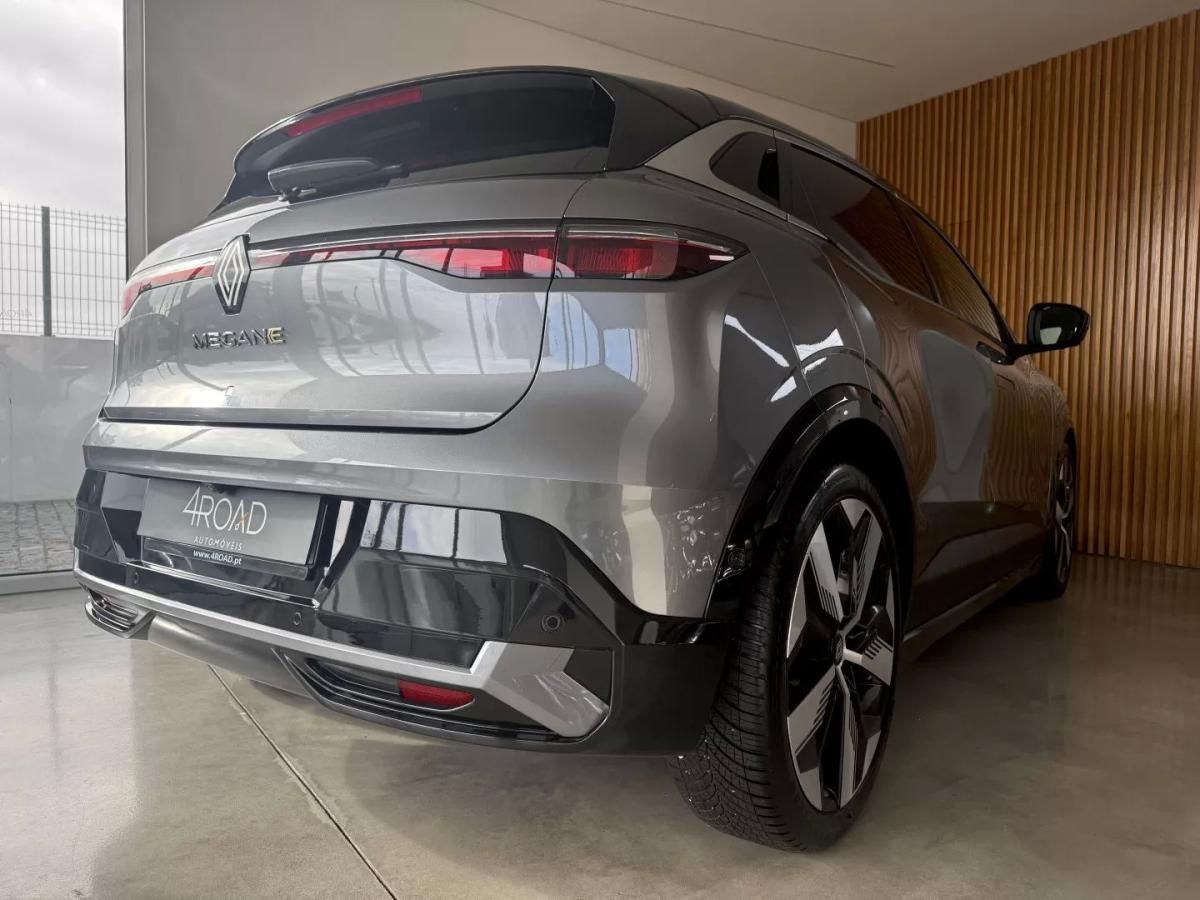renault-megane-e-tech-2023-eletrico-200cc