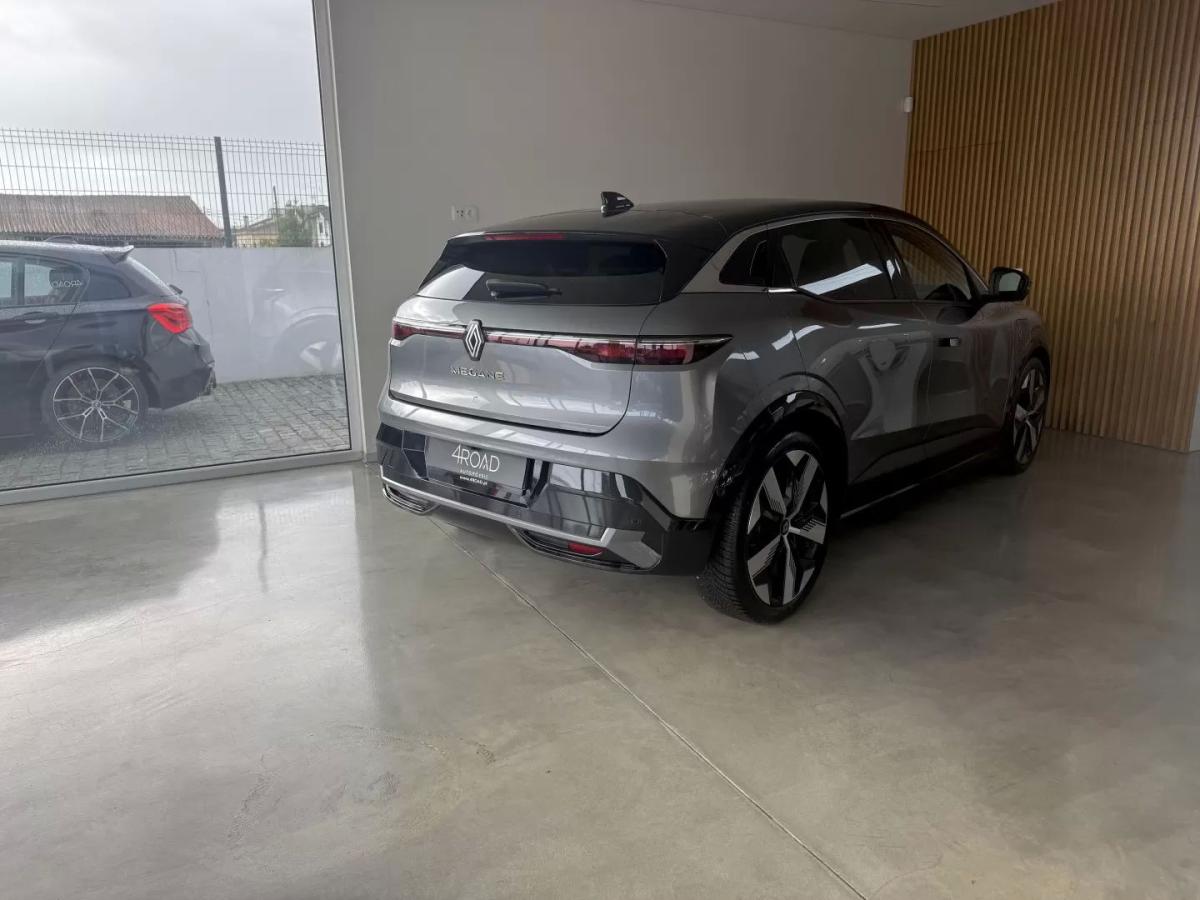 renault-megane-e-tech-2023-eletrico-200cc