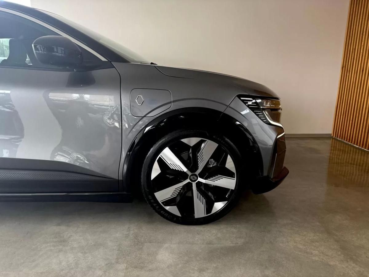 renault-megane-e-tech-2023-eletrico-200cc