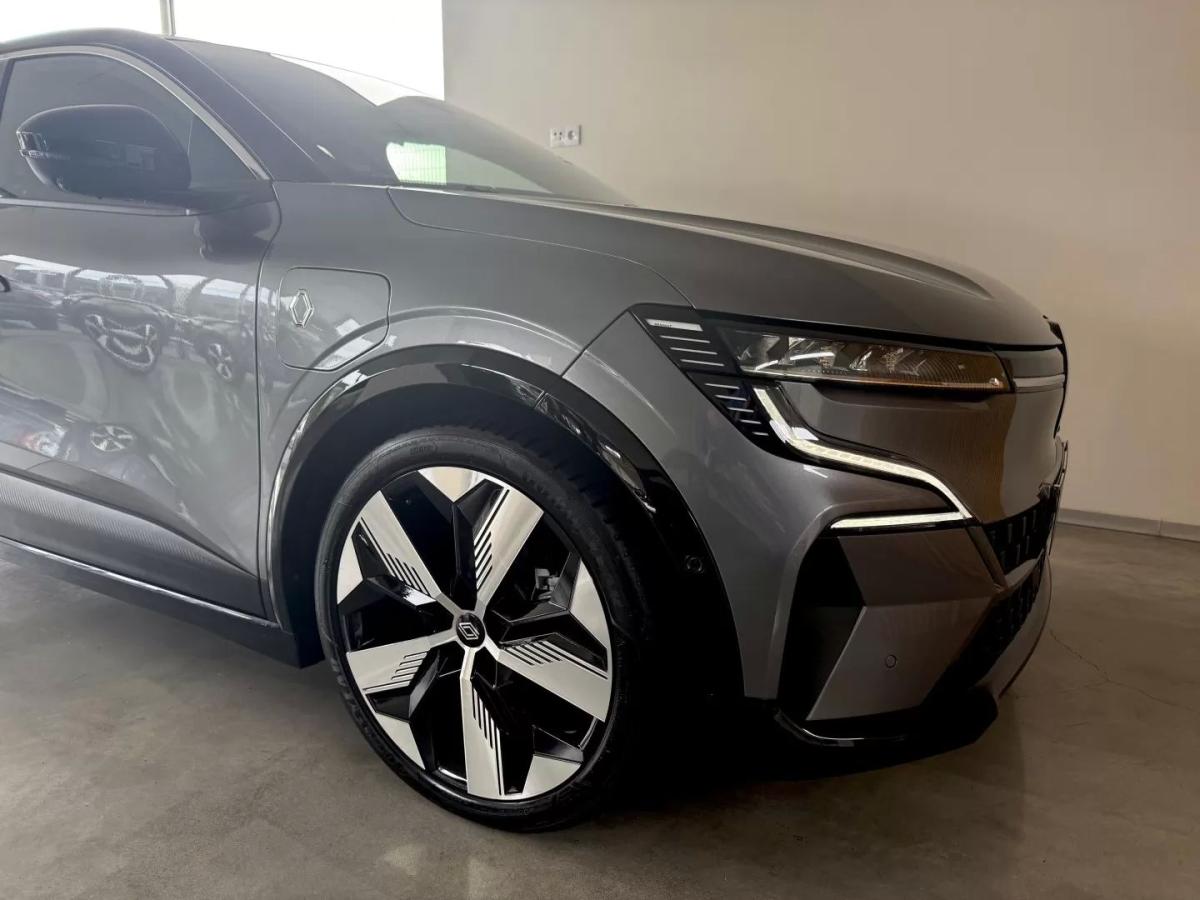 renault-megane-e-tech-2023-eletrico-200cc