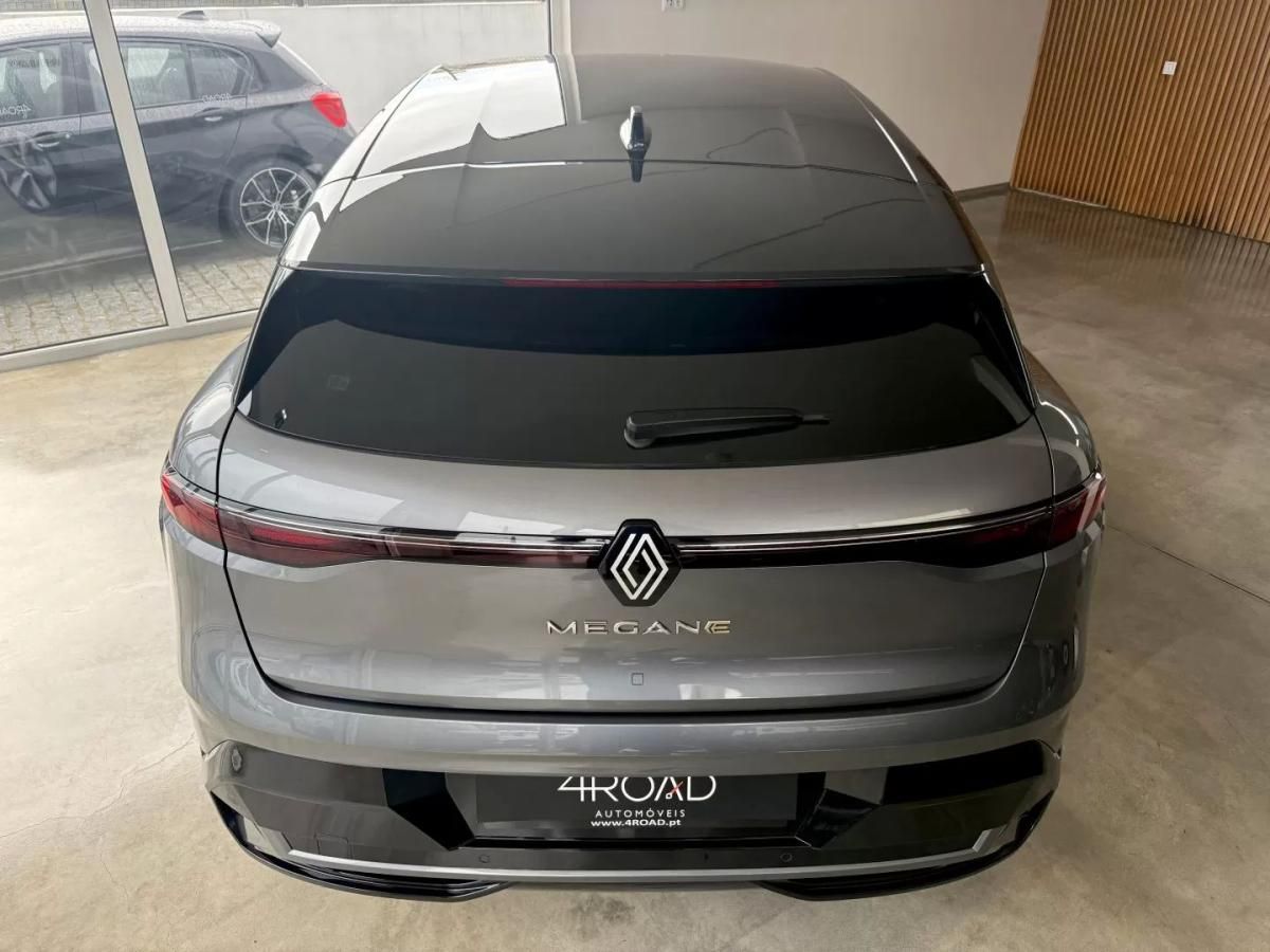 renault-megane-e-tech-2023-eletrico-200cc