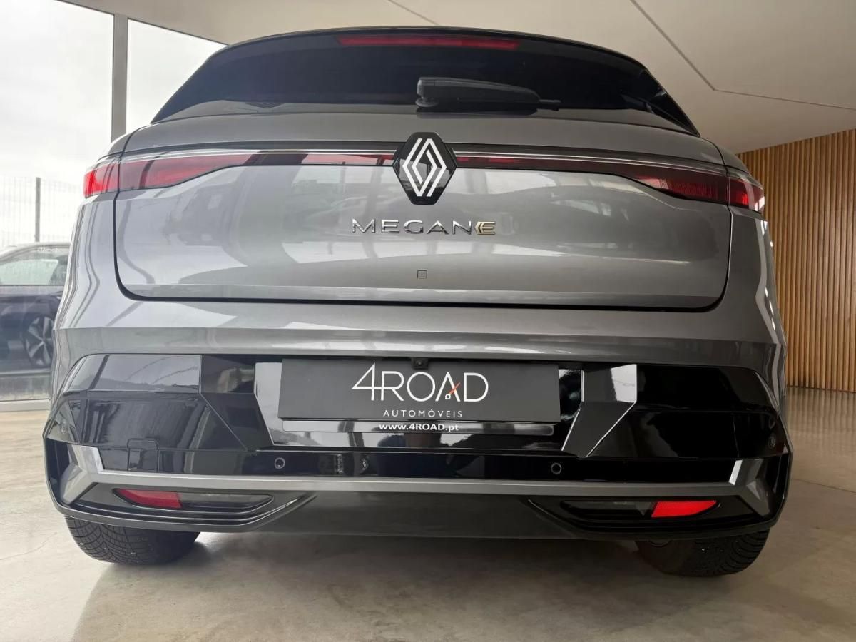 renault-megane-e-tech-2023-eletrico-200cc