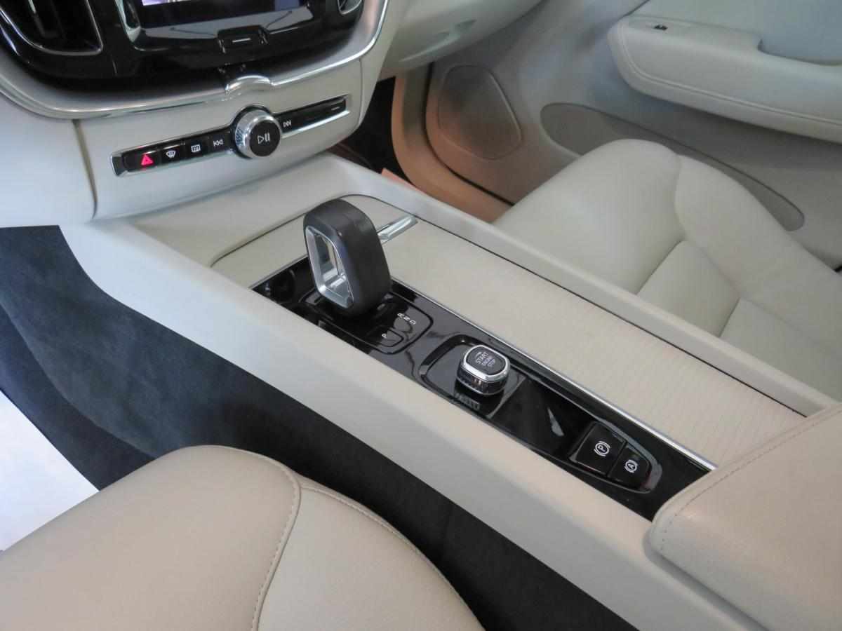 volvo-xc60-b4-2021-diesel-1969cc