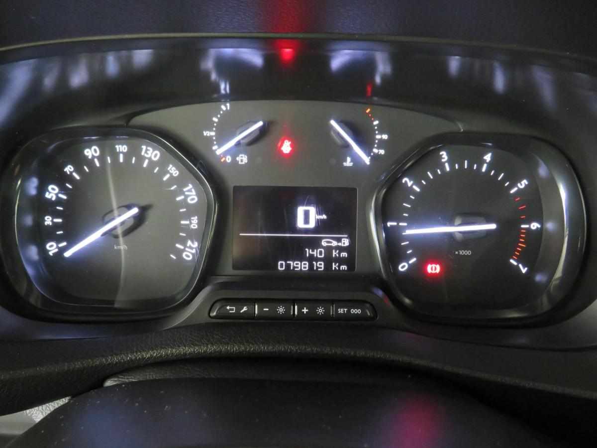 opel-vivaro-2022-diesel-1499cc