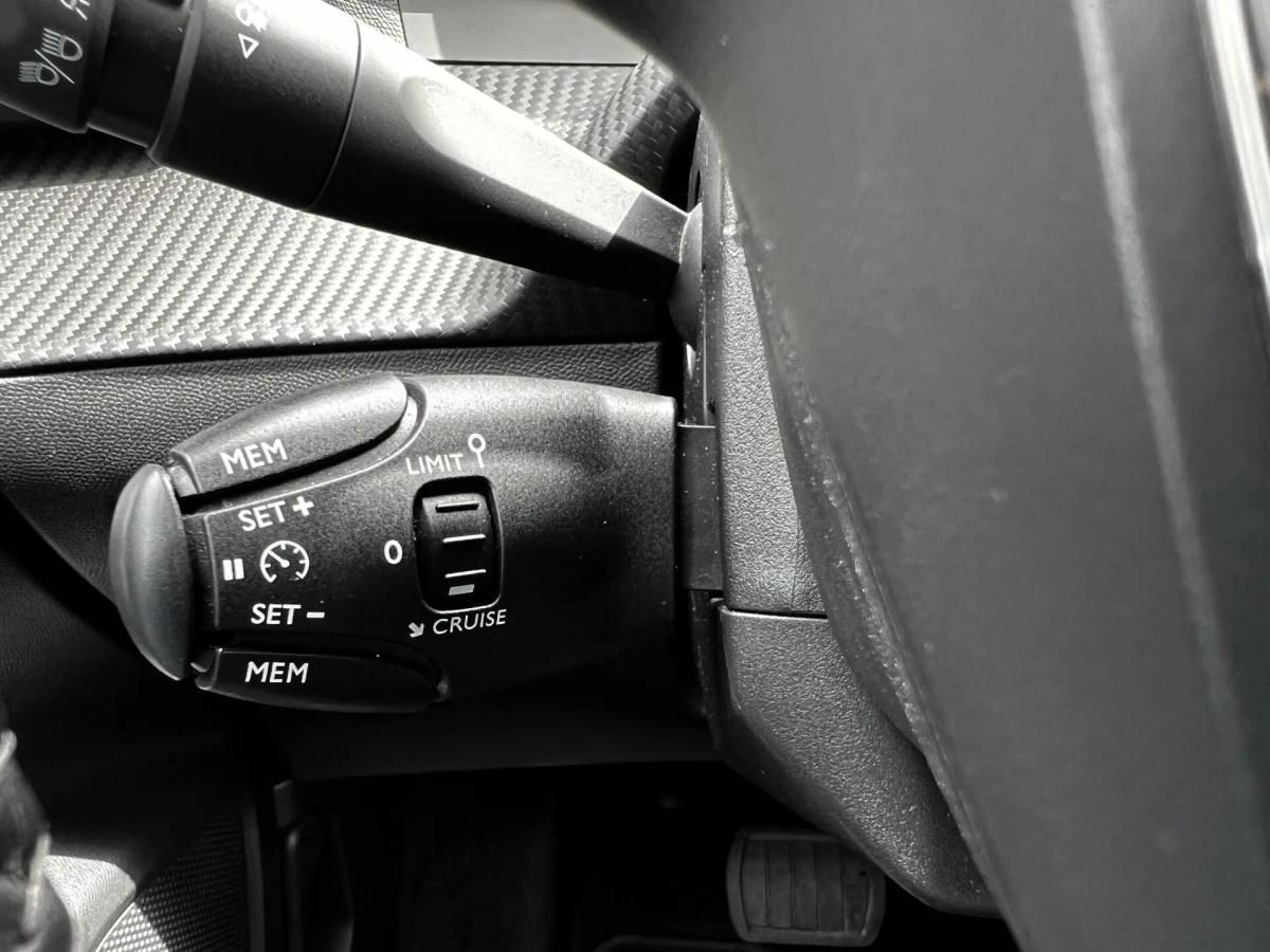 peugeot-e-2008-2022-eletrico-0cc