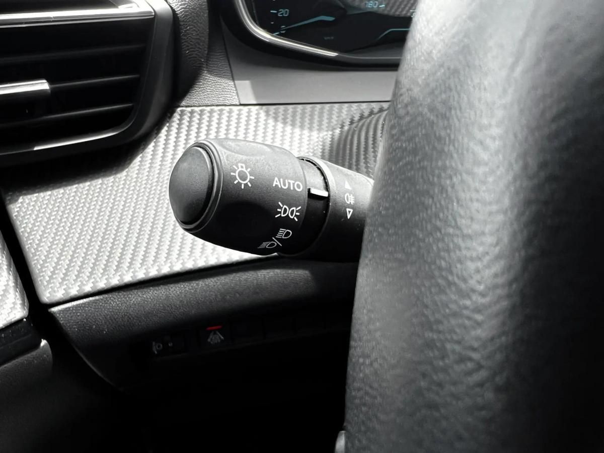 peugeot-e-2008-2022-eletrico-0cc