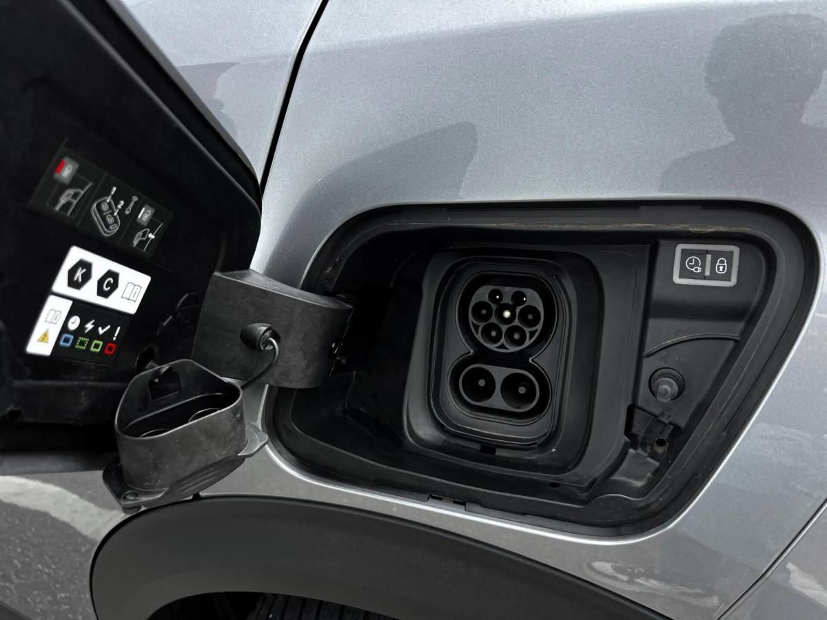 peugeot-e-2008-2022-eletrico-0cc