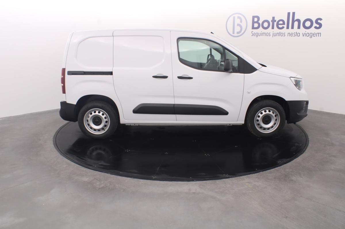 opel-combo-2024-diesel-1499cc