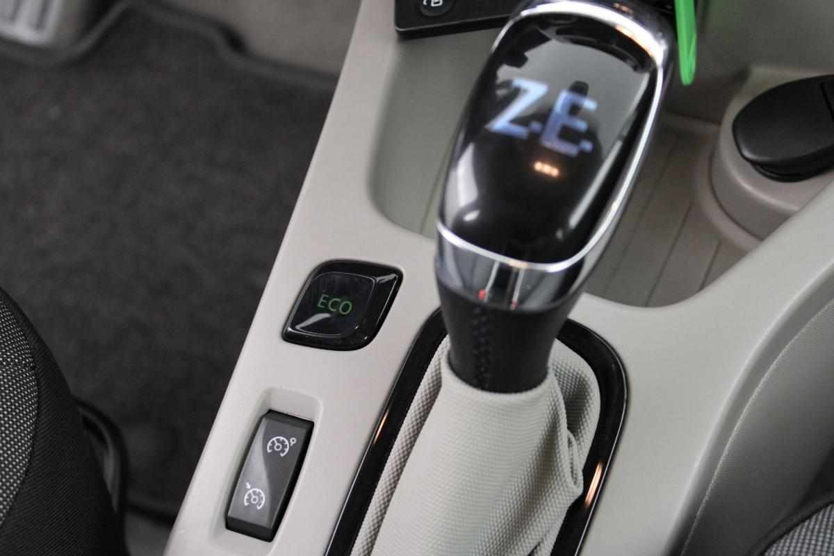 renault-zoe-2017-eletrico-0cc