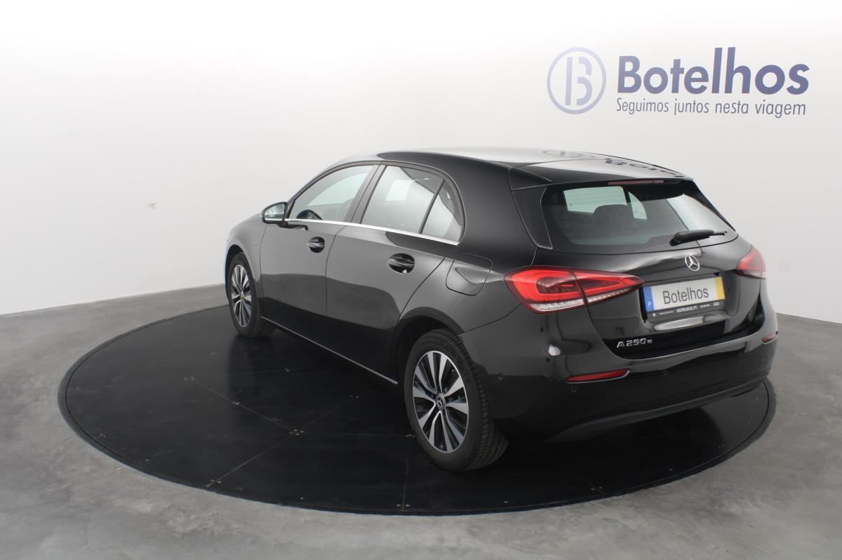 mercedes-benz-classe-a-2022-hibrido-a-gasolina-1332cc