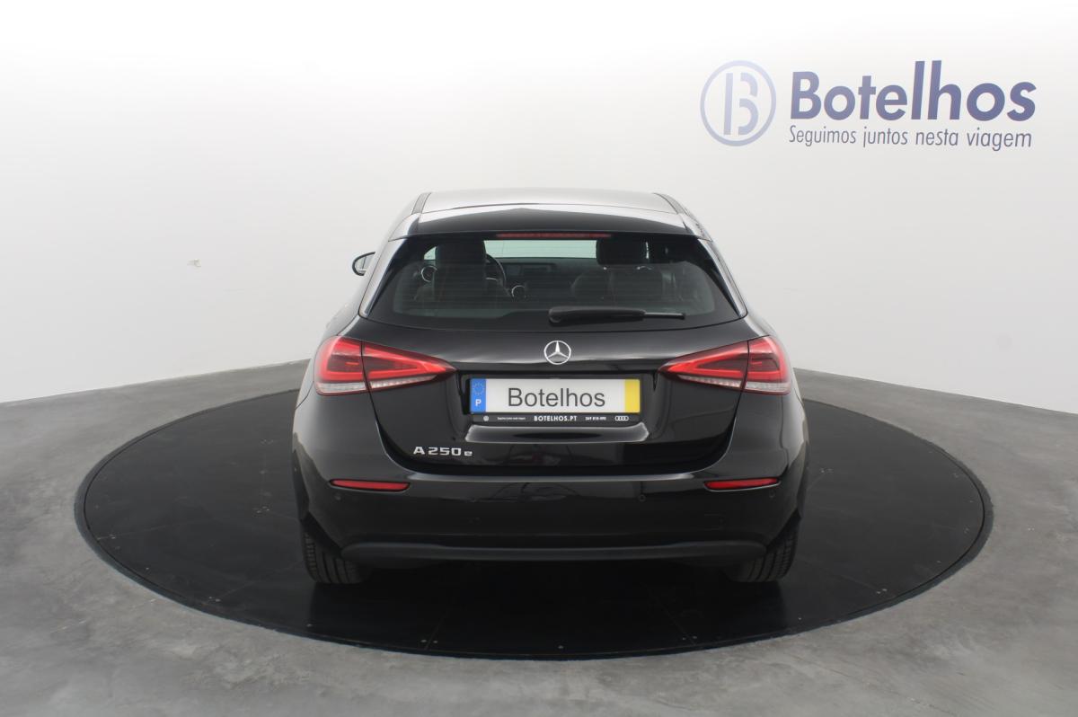 mercedes-benz-classe-a-2022-hibrido-a-gasolina-1332cc
