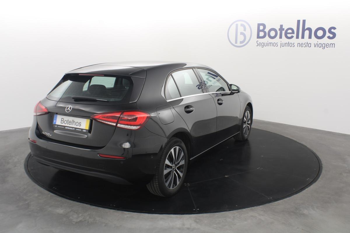 mercedes-benz-classe-a-2022-hibrido-a-gasolina-1332cc
