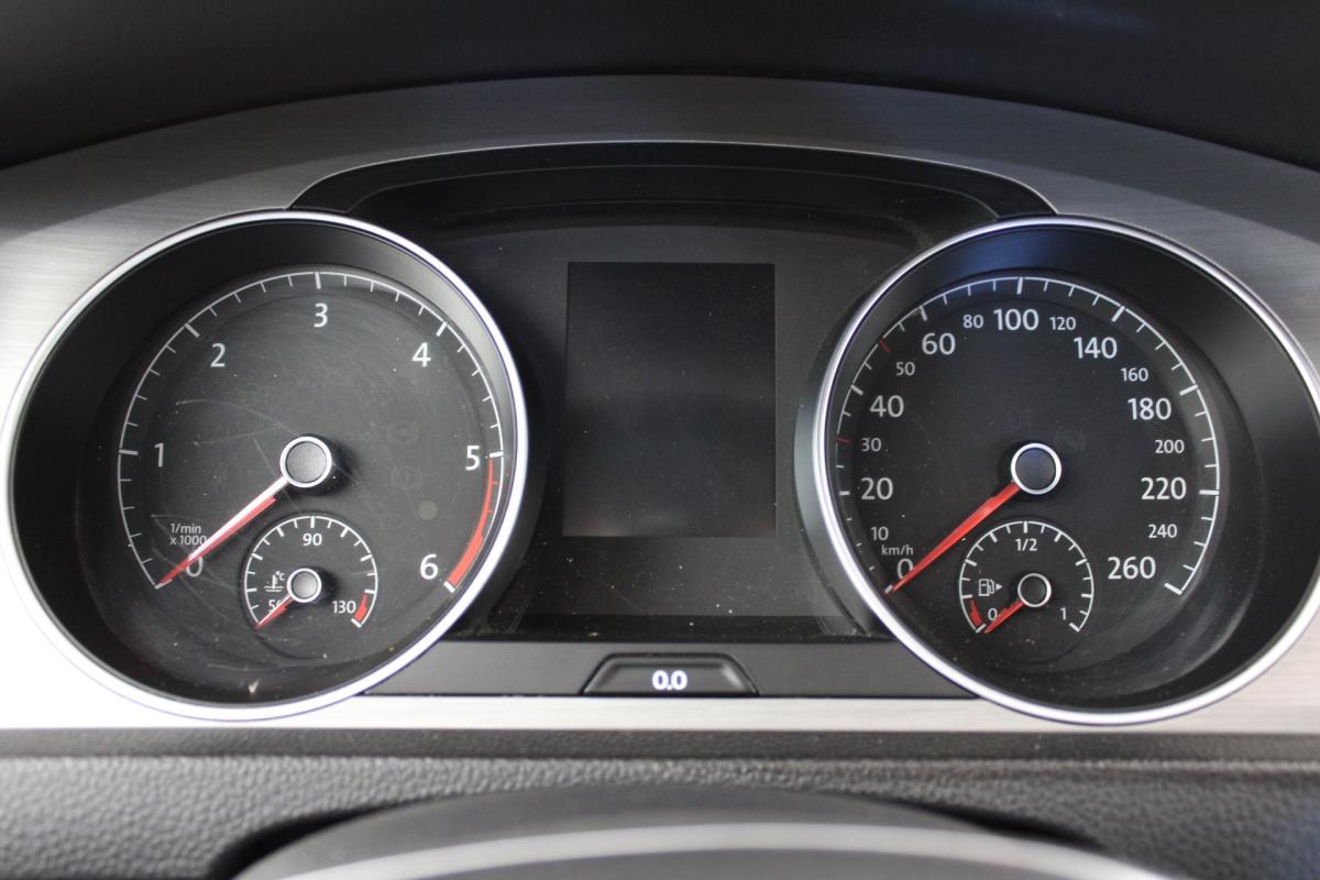 volkswagen-golf-variant-2017-diesel-1598cc