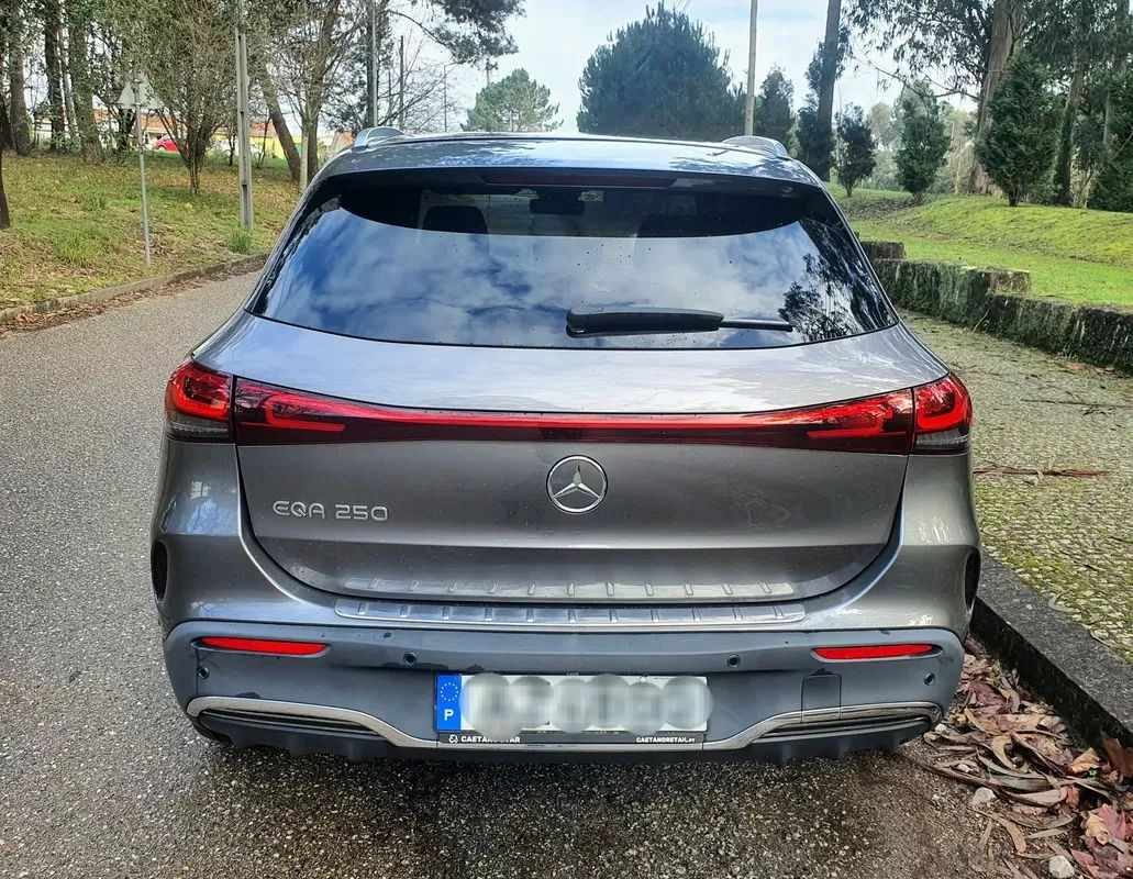 mercedes-benz-180-2023-eletrico-200cc