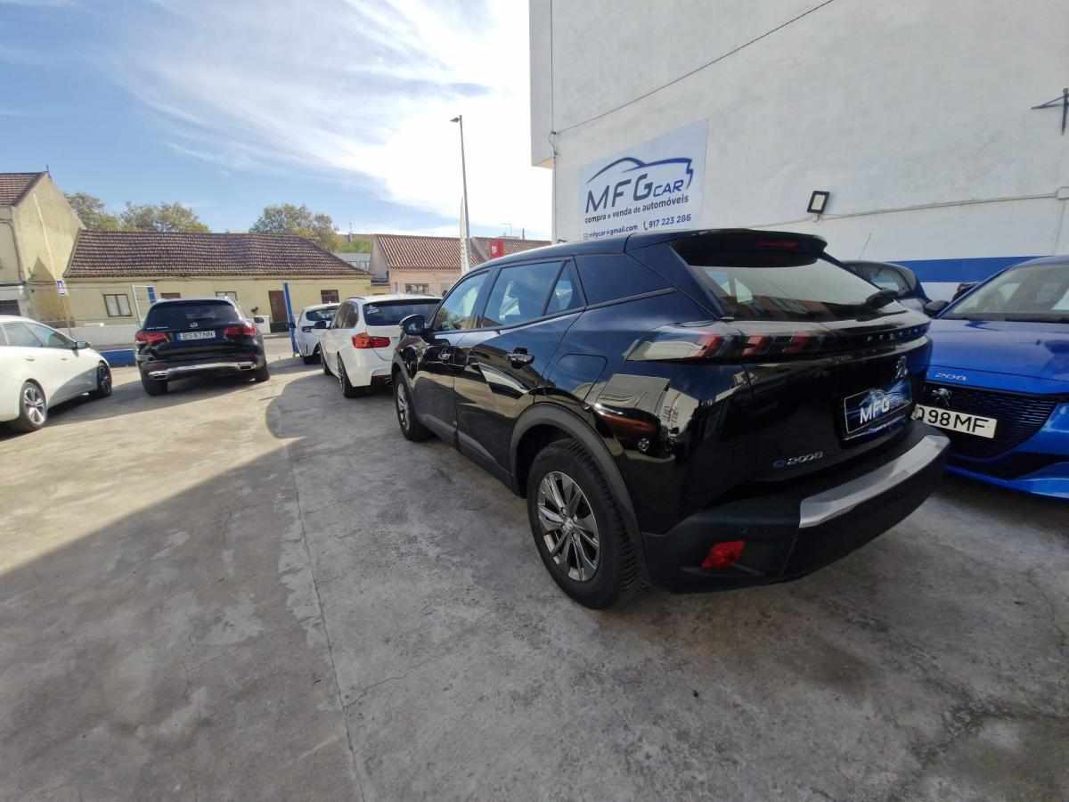 peugeot-2008-2023-hibrido-111cc