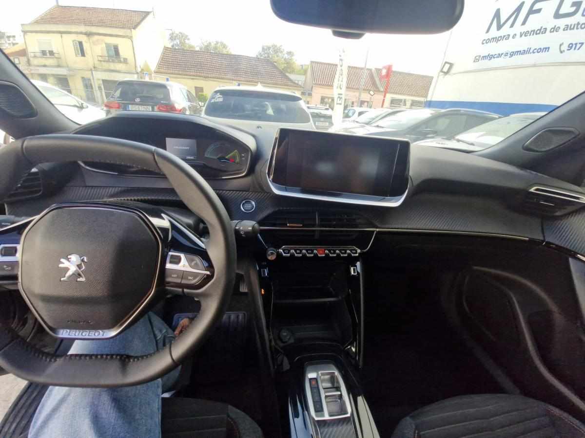 peugeot-2008-2023-hibrido-111cc