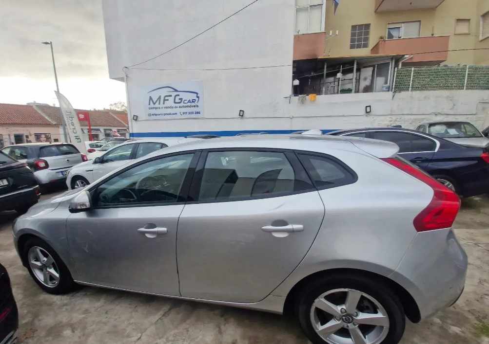 volvo-v40-d2-2015-diesel-1969cc