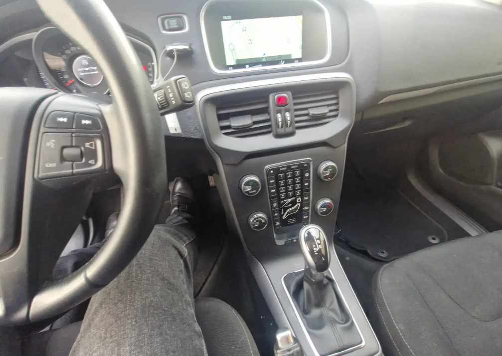 volvo-v40-d2-2015-diesel-1969cc