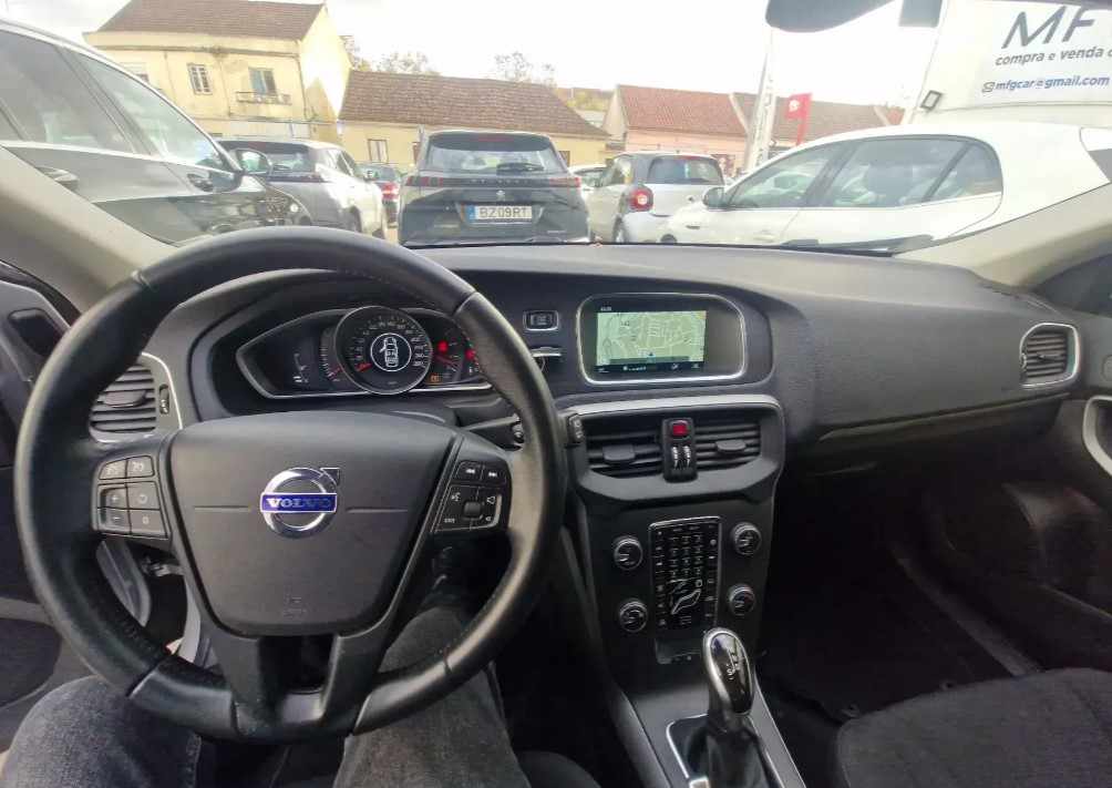 volvo-v40-d2-2015-diesel-1969cc