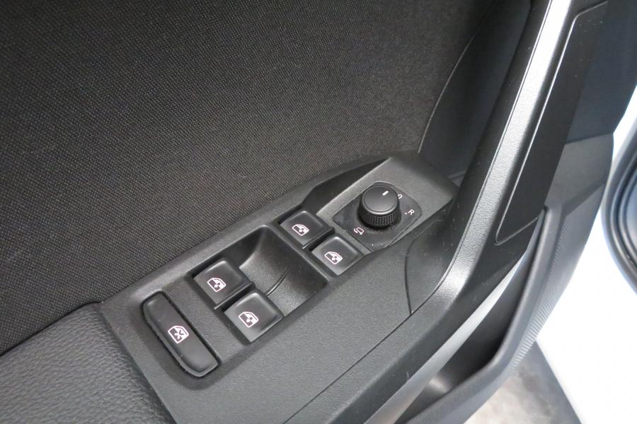 seat-ibiza-2023-gasolina-999cc
