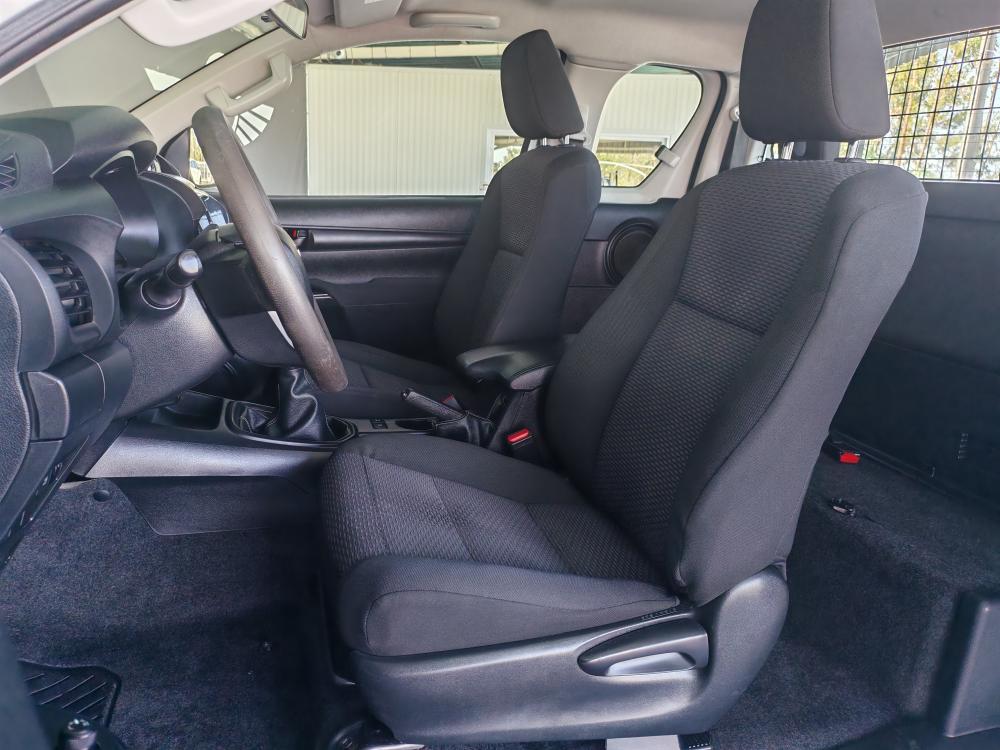 toyota-hilux-2021-diesel-2393cc