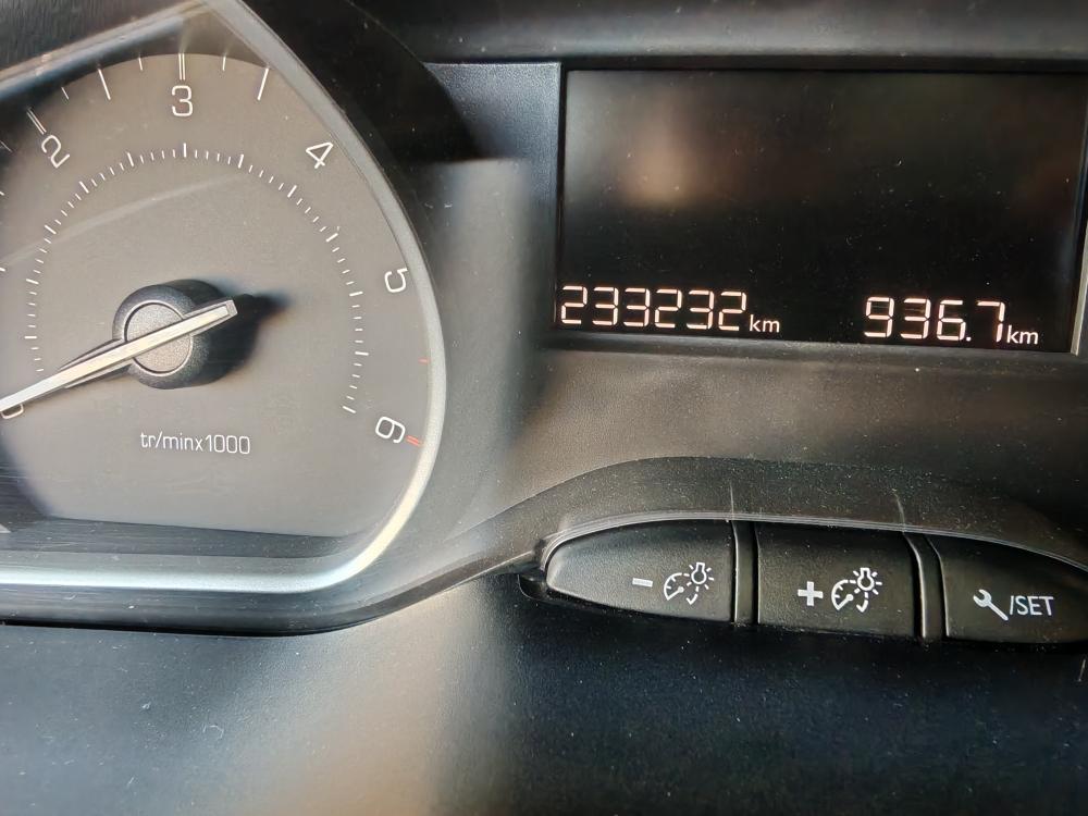 peugeot-208-2018-diesel-1499cc