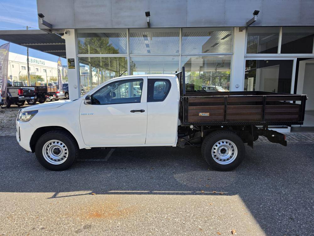 toyota-hilux-2021-diesel-2393cc