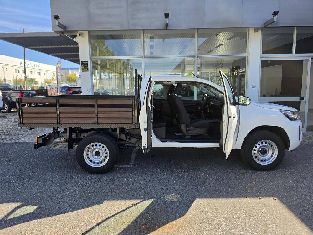 toyota-hilux-2021-diesel-2393cc