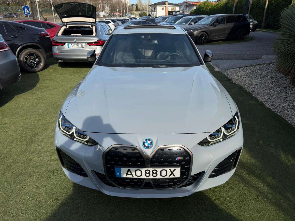 bmw-i4-2022-eletrico-500cc
